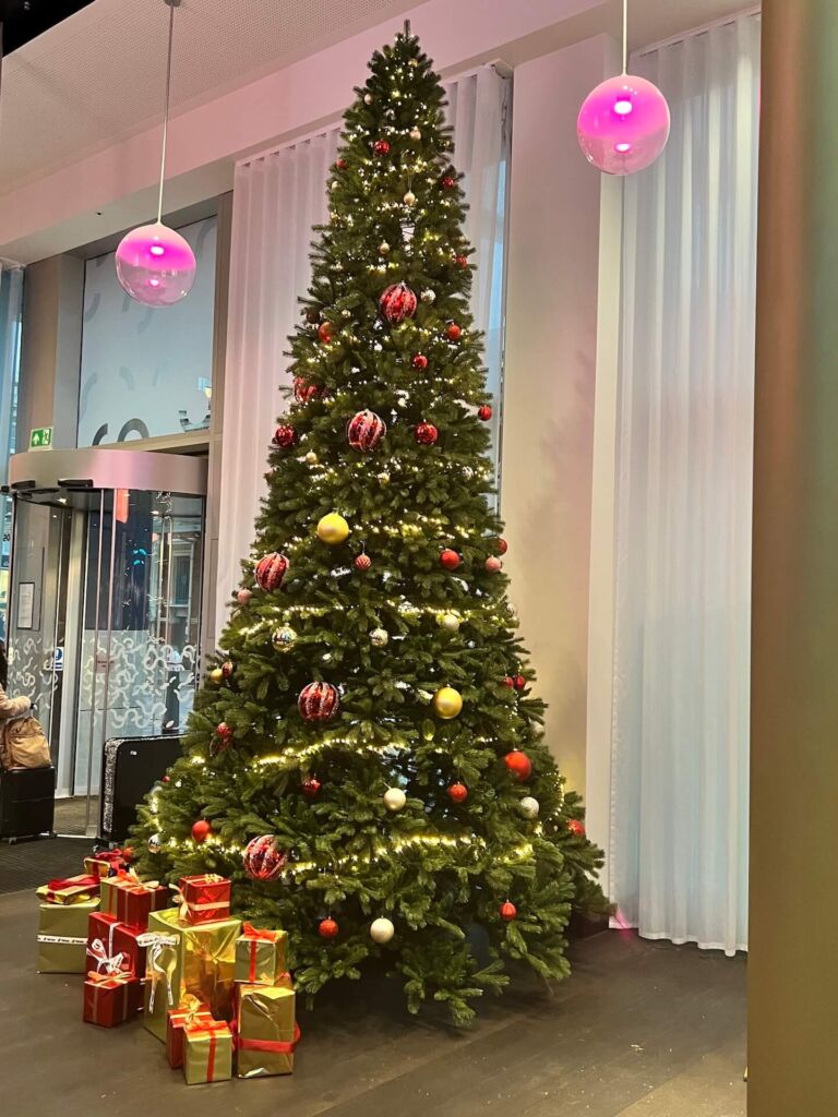 Office Décor and Seasonal Installations 16ft Christmas Tree